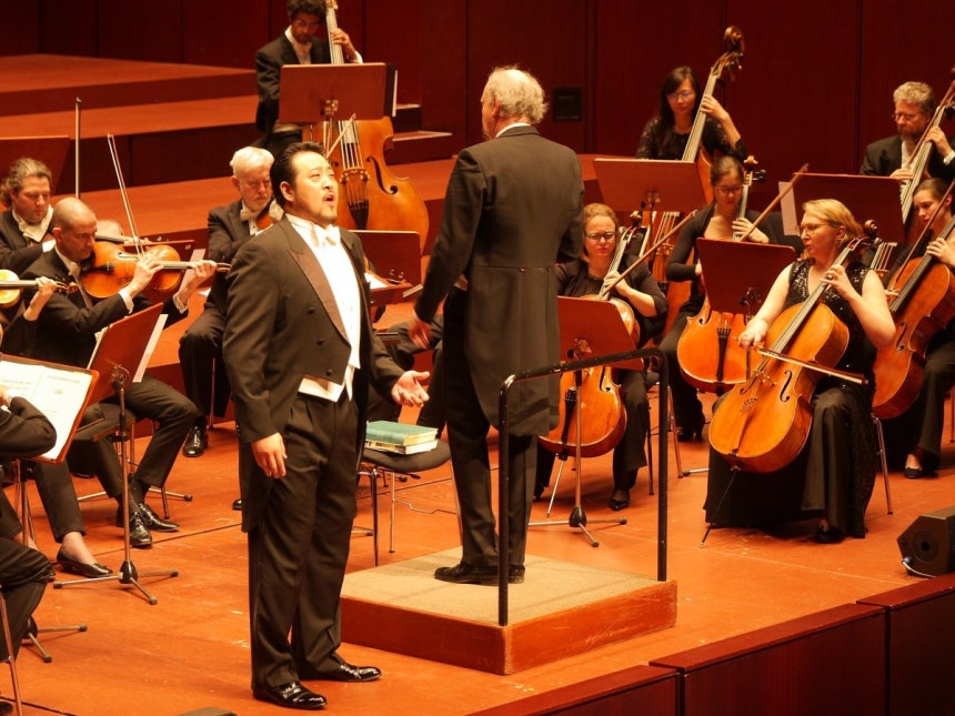 바리톤 이상민이 2018년 5월 독일 프랑크푸르트 알테 오퍼(Alte Oper Frankfurt)에서 열린 콘서트 무대에서 공연하고 있다.
