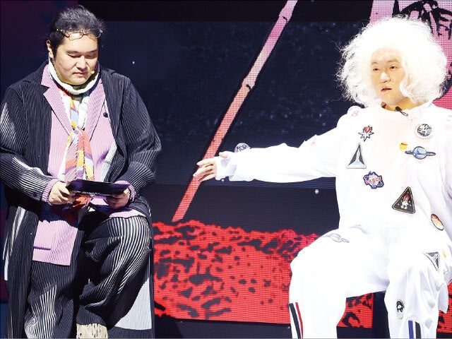 [포토] 자신과 닮은 로봇과 대화