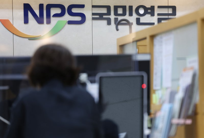 ‘아, 삼전닉스!’… <b>국민연금</b>, 3분기 보유<b>주식</b> 182조원 증발