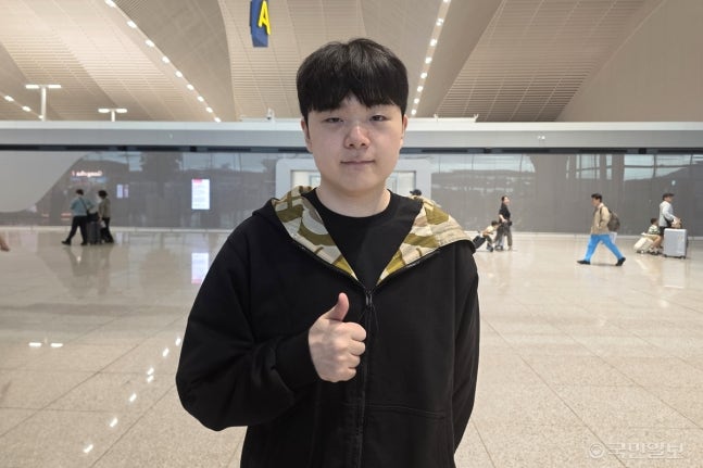 젠지의 ‘캐니언’ 김건부가 18일 인천공항에서 2026 월즈에 참가하는 포부를 밝혔다.