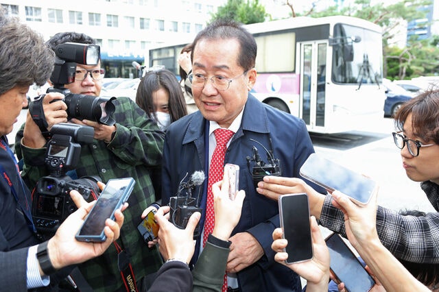 명태균 여론조사비 의혹 수사대상 <b>측근 변호</b> 나선 <b>홍준표</b> 전 시장