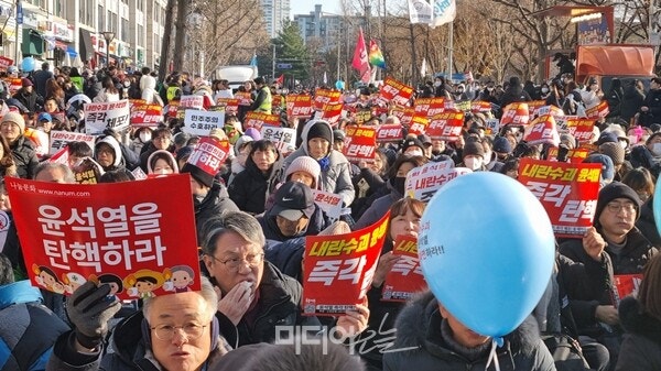CNN "윤석열의 <b>도박</b>은 완전히 <b>실패</b>했다"