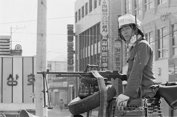 ▲1980년 5월 시민군으로 참여한 차복환씨.촬영자=이창성,사진=5·18기념재단