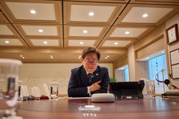 이재명 대통령 '<b>국민</b><b>사서함</b>' 열어 <b>국민</b>질문 직접 받는다