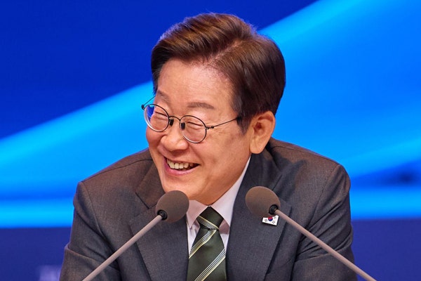 李 <b>대통령</b>, <b>정규재</b>·<b>조갑제</b> <b>오찬</b>… "언론인 접촉 늘려갈 계획"