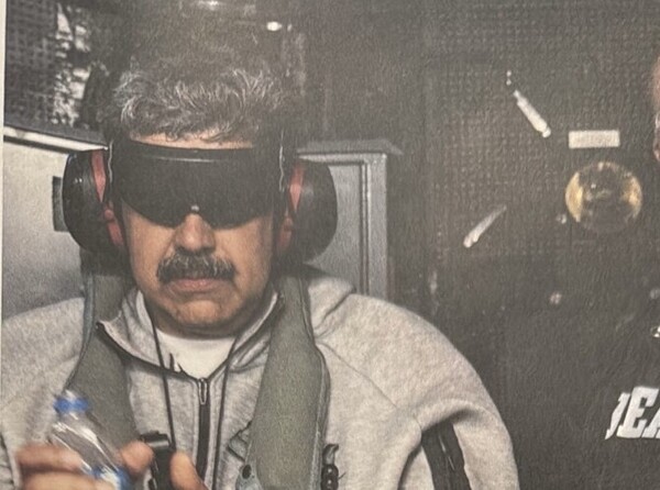 ▲ 도널드 트럼프 미국 대통령이 3일(현지시간) 공개한 니콜라스 마두로 베네수엘라 대통령의 체포 사진.