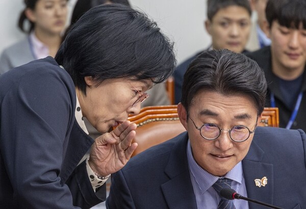 ▲더불어민주당 언론개혁특별위원회 최민희 위원장(왼쪽)과 특위 간사를 맡았던 노종면 의원.ⓒ연합뉴스