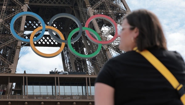 ▲ 2024 파리올림픽 개막을 하루 앞둔 지난해 7월25일(현지시간) 프랑스 파리 에펠탑에 오륜기 조형물이 설치돼 있다.ⓒ연합뉴스