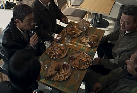 ▲ SBS '모범택시' 16화 갈무리.햄버거 가게 회동 모습.사진=SBS 유튜브.