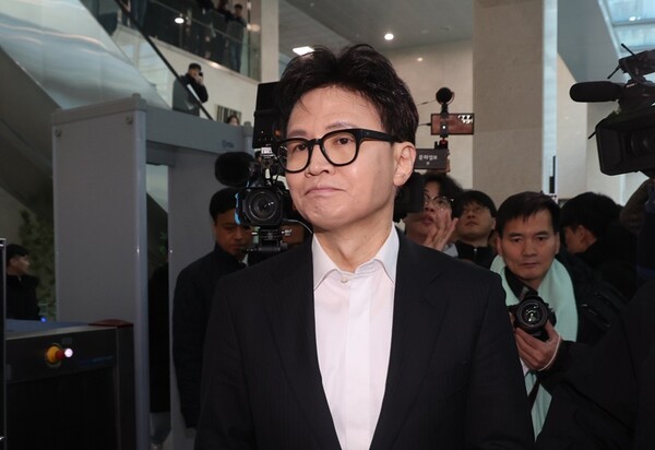▲국민의힘 한동훈 전 대표가 14일 당 윤리위원회가 본인을 제명 결정한 것과 관련해 입장을 밝힌 뒤 회견장을 떠나고 있다. ⓒ연합뉴스