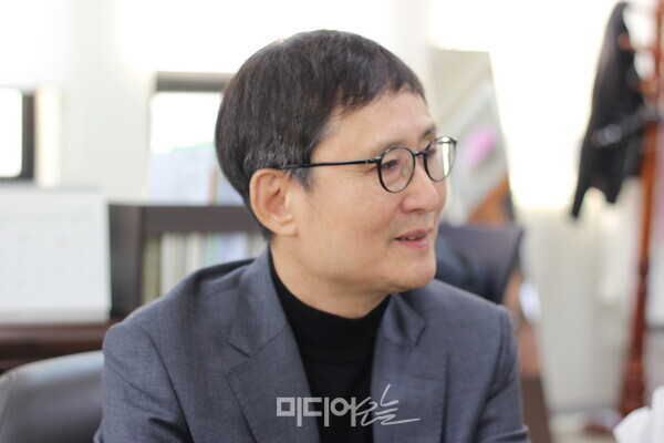 ▲박찬수 한겨레 대표이사가 지난 8일 미디어오늘과 인터뷰하고 있다. 사진=박서연 기자.