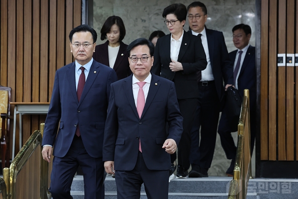 ▲송언석 국민의힘 원내대표(가운데). 사진=국민의힘