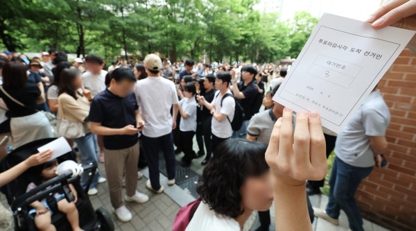 투표용지 부족 사태, '고의 아니냐' 음모론 제기한 조선일보