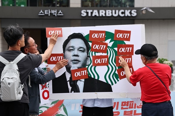 美'스벅' 본사도 결국 사과했다…5·18단체 "기업들, 일베 광고도 중단"