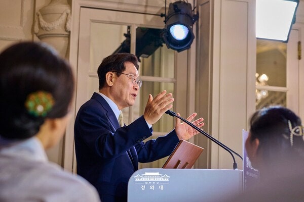 탄핵 투옥 가능성 언급한 이 대통령 … "차라리 포용해라" 조언한 칼럼은