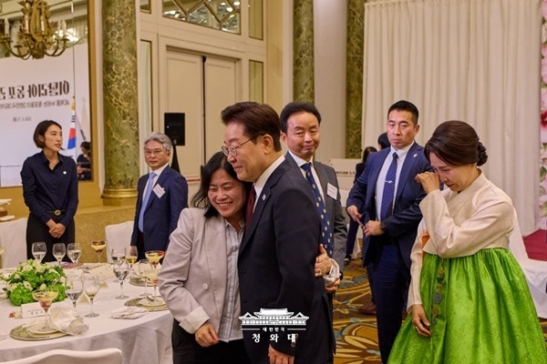 이재명 대통령, 이탈리아 동포 만나 "재외국민 투표문제 해결하겠다"