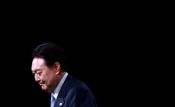 [속보] 대법, 윤석열 '외신 허위 공보' '체포방해' 등 징역 7년형 확정 