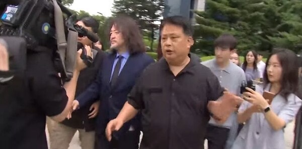 [속보] 김어준, <b>이동재</b> 명예훼손 인정 벌금 2000만 원 선고, 입장묻자 묵...