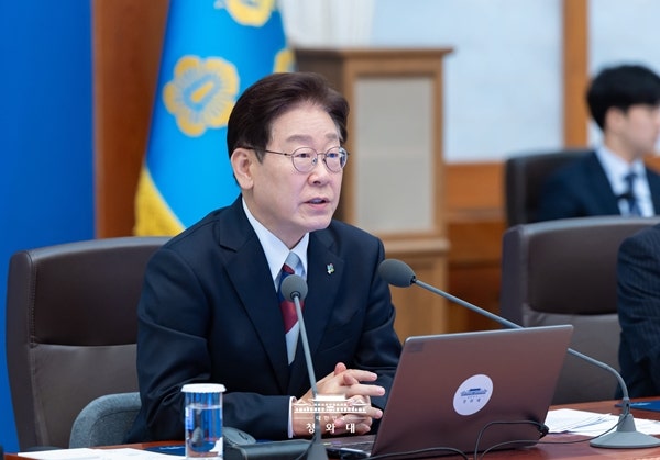 이 대통령 "12월3일 기념일로"… 장동혁은 <b>경축식</b> 대신 '올공행'
