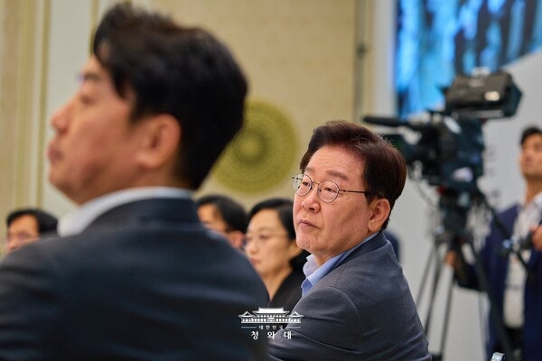 이 대통령 지지도 50% 붕괴… 특히 2030 민심이 돌아선 이유