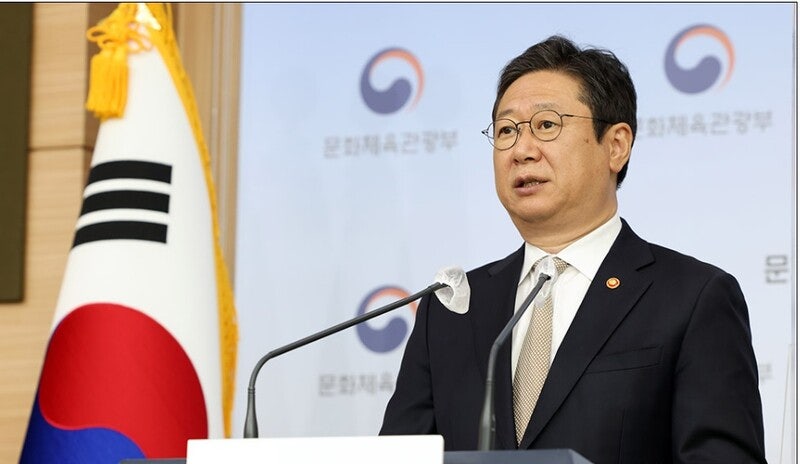 <b>버스</b>를 주거 공간으로? 민주당 "<b>황희</b> 개인 의견"