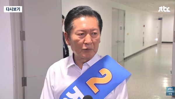 ▲ 정청래 후보가 8일 제주·인천 경선 결과 발표 후 백브리핑을 하는 모습. 사진=JTBC 유튜브채널 갈무리 
