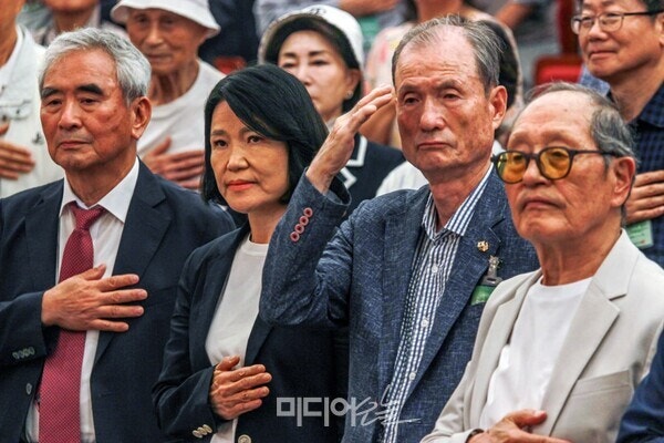 <b>이진숙</b>, <b>5·18</b> 폄훼 <b>토론회 강행</b>…경향신문 "이러려고 의원됐나"