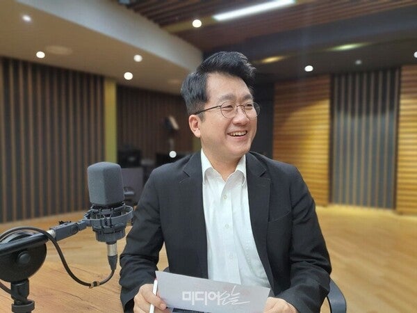 뇌경색 진단 받은 <b>박재홍</b> CBS <b>앵커</b>의 편지 "건강하게 돌아가겠다"