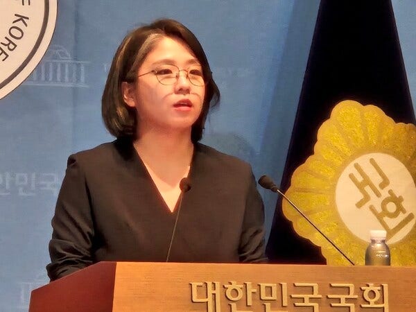 <b>용혜인</b> 사퇴 요구 <b>정면돌파</b>, 언론 향해 "정말 이성 찾아달라"