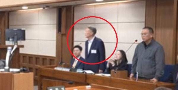 <b>윤석열 무죄</b>순간 재판장에 고개돌려… 무상여론조사 "조언"이라는 황당...