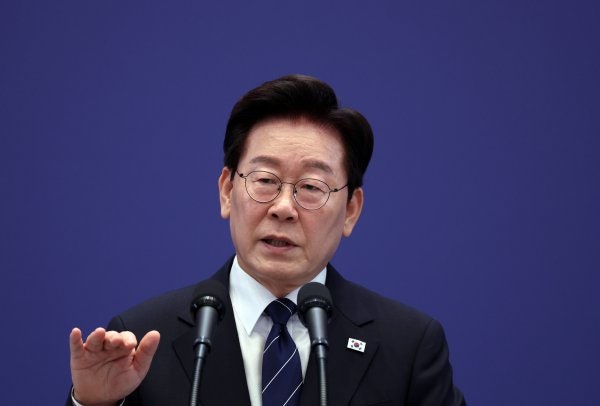 [속보] 이 대통령 "<b>부마</b><b>항쟁</b>·광주<b>민주</b>화운동 헌법에 담자" 개헌 요구