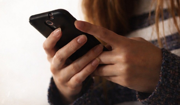 성추행에 대해 사과한다면 고소하지 않겠다는 뜻을 가해자에게 전한 다음날 가해자로부터 문자메시지를 받고,나는 머리가 뜨거워지고 손이 떨렸다.[이미지 원본 출처=pixabay.com]    