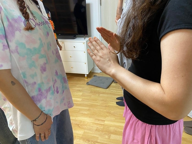 Training on basic response posture. This is a training that combines boundary-protecting nonverbal and verbal responses 