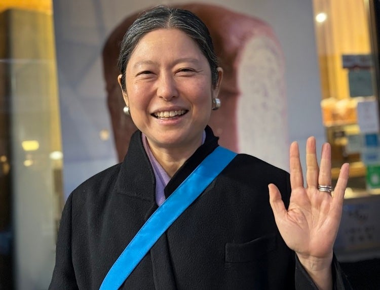 “사람들이 그런다? 네가 하는 일이 너무 많아서 널 어떻게 소개해야 할지 모르겠다고. 그럼 난 그냥 ‘저는 김연임인데요’ 해.” (사진 촬영: 고주영)    