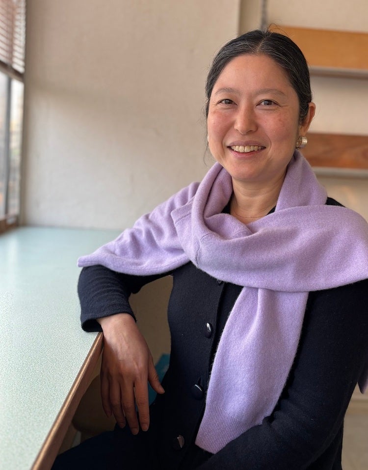 “이제는 내 도움이 필요한 이들을 돕고 그 삶에 기여하고 싶다는 생각이 들어.” 연임은 현재 심리상담사 겸 상담코치로 일하고 있다. (사진 촬영: 고주영)    