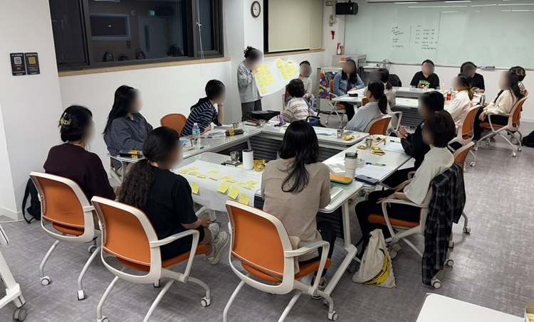 예비할머니 프로젝트 2025년 첫 모임. 노후에 대한 두려움의 ‘이유’부터 함께 파헤쳐보다. (예비할머니 모임 제공)    