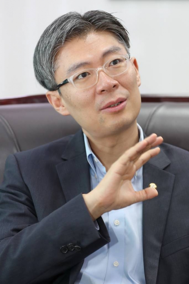 '전국민 30만원' 발의 조정훈 "2022년 대선은 닥치고 기본소득"