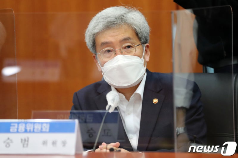 고승범도 빚투 경고..."급격히 늘어난 증권사 신용융자, 문제다"