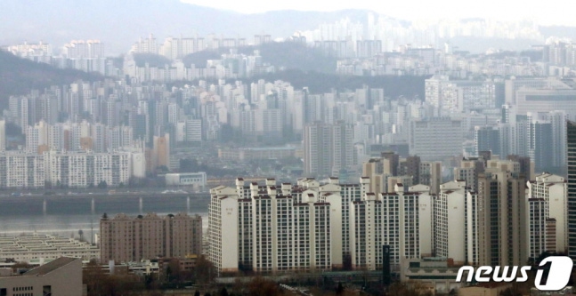 돈줄 마르자 중도금 무이자 혜택 취소…조합원들 아우성