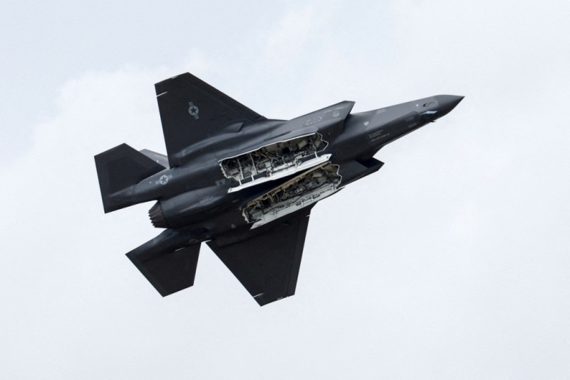 韓, 美 F-35 <b>전투기</b> 25대 추가 구매한다…5세대 <b>전투기</b> 50%↑