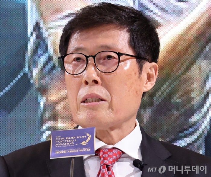 "손흥민 아버지 엄격, <b>이강인 부모</b>는 회초리"…너무 나간 <b>차범근</b>