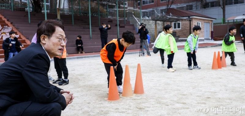 <b>늘봄학교</b> 찾은 <b>조희연</b> "돌봄 공백 해소에 앞장설 것"