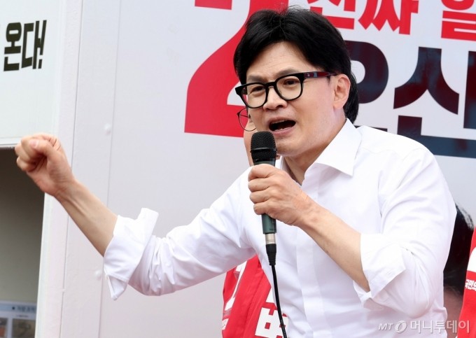 범야권 49% vs 국민의힘 36%…<b>여론조사</b>는 끝났다, 진짜 표심 어디로
