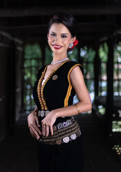 말레이시아 미인대회에서 우승한 인플루언서 비루 니카 테린시프가 SNS(소셜네트워크서비스)에 춤추는 영상을 올렸다가 우승자 타이틀을 빼앗겼다. /사진=비루 니카 테린시프 SNS 캡처 