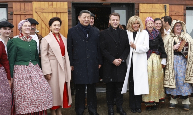 Chinese President Xi Jinping being welcomed/AFPBBNews=News1