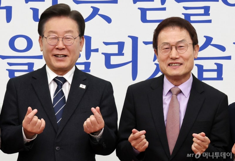 <b>이재명</b>, <b>조희연</b> 만나 "학생인권조례 폐지는 불필요한 이념 갈등"