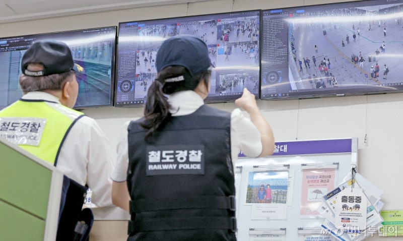 "50명 죽인다" 서울역 <b>칼부림 예고</b>…경찰, <b>디시인사이드</b> 압수수색