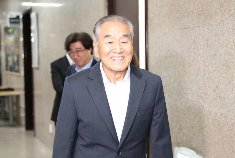 與원로 <b>이재오</b> "<b>한동훈</b>, 내 <b>동생</b> 같으면 당대표 못 나오게 한다"