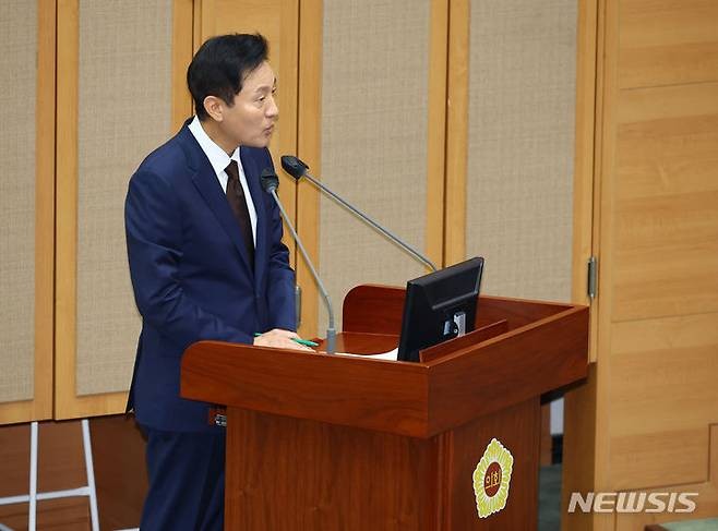 <b>오세훈</b> "이승만 <b>기념관</b>, 여론 지켜보는 중…공과 50대 50 균형 전시"