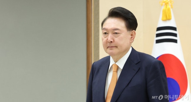 [Seoul=Newsis] Reporter Cho Su-jeong = President Yoon Suk-yeol, after the ceremony for conferring letters of appointment to overseas ambassadors held at the Presidential Office in Yongsan, Seoul on the 3rd, is seen with Lee Seok. 2024.07.03. chocrystal@newsis.com /Photo=Cho Su-jeong
